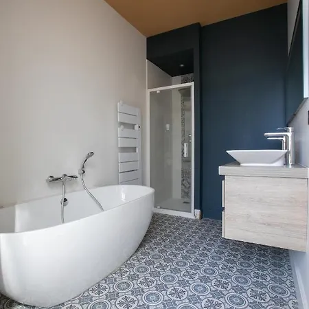 Maison En Plein Centre Avec Piscine Garage Et Clim 度假居 *