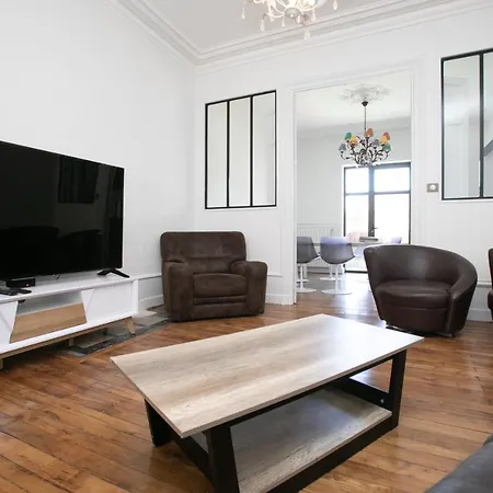 Maison En Plein Centre Avec Piscine Garage Et Clim *