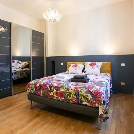 Maison En Plein Centre Avec Piscine Garage Et Clim 佩里格