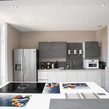 Maison En Plein Centre Avec Piscine Garage Et Clim
