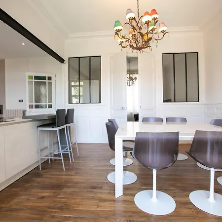Maison En Plein Centre Avec Piscine Garage Et Clim *