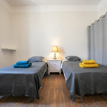 Maison En Plein Centre Avec Piscine Garage Et Clim *