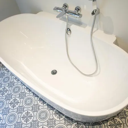 Maison En Plein Centre Avec Piscine Garage Et Clim 度假居 *