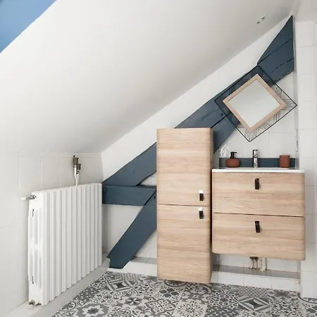 Maison En Plein Centre Avec Piscine Garage Et Clim